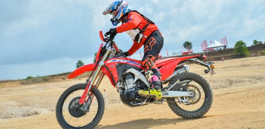 รีวิว New Honda CRF450RL ยินดีต้อนรับเข้าสู่จักรวาลยาแก้ตึงมือ!