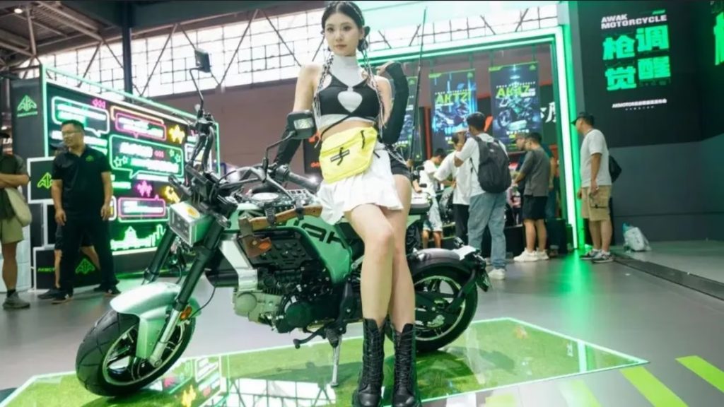 ทำความรู้จัก Awak AK11 มินิไบค์ด์ร่างเล็ก ที่ได้รับแรงบันดาลใจมาจากปืน ...