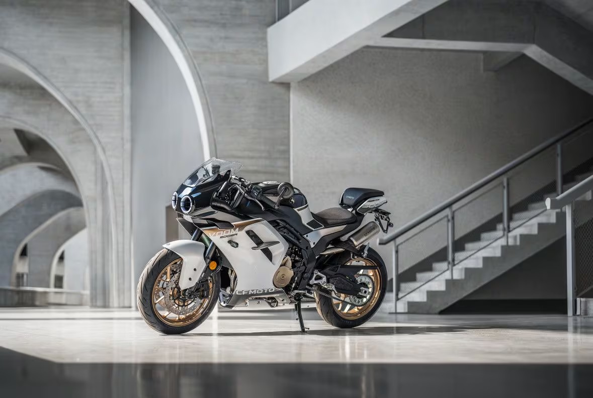 ข้อมูลก่อนการเปิดตัว CFMoto 500SR Voom สปอร์ตเรโทร ที่มาพร้อมกับขุมกำลัง 4 ลูกส฿บเรียง