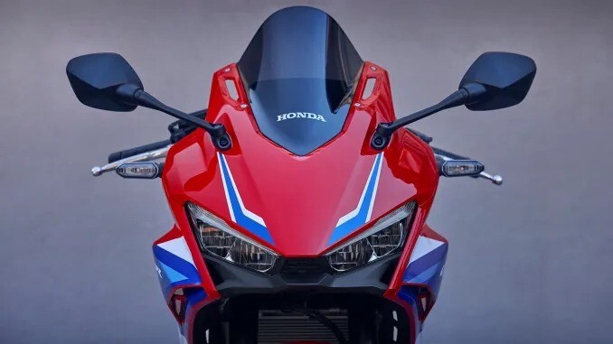 มาแน่!! Honda CBR400R เครื่องยนต์สี่ลูกสูบเรียง 400 ซีซี