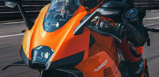 เปิดตัว KTM RC450 2026 รุ่นใหม่ พลิกสูตรเดิมสู่เครื่องยนต์ 2 สูบ ดีไซน์ใหม่ดุดันกว่าเดิม